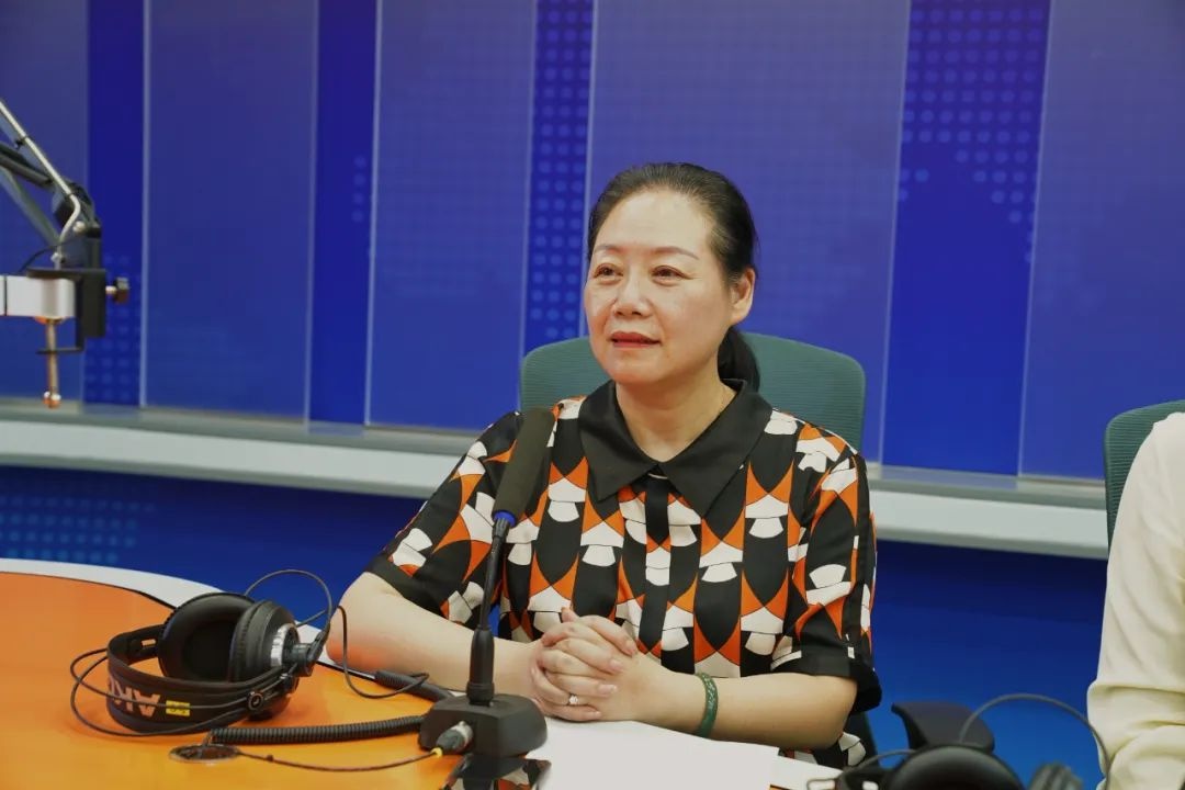 9丽水交通音乐广播导 播:谢珊珊摄 像:沈晔 蓝健豪摄 影:张瑜主 持