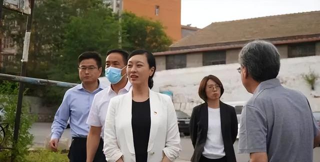 她美貌与才华并存!现任全国"最年轻的女县长"张琪!