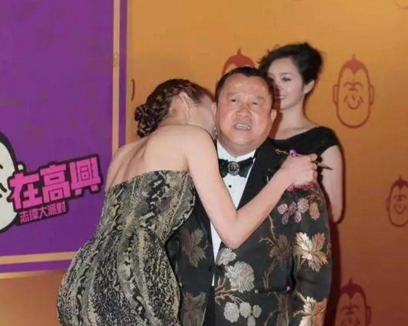 周冬雨和曾志伟的真实关系曝光!曾志伟更是酒后直言:"我潜过她.