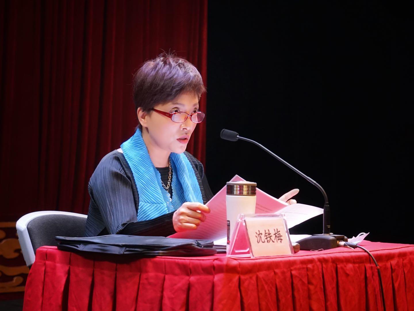 沈铁梅向重庆市川剧院员工传达学习全国两会精神