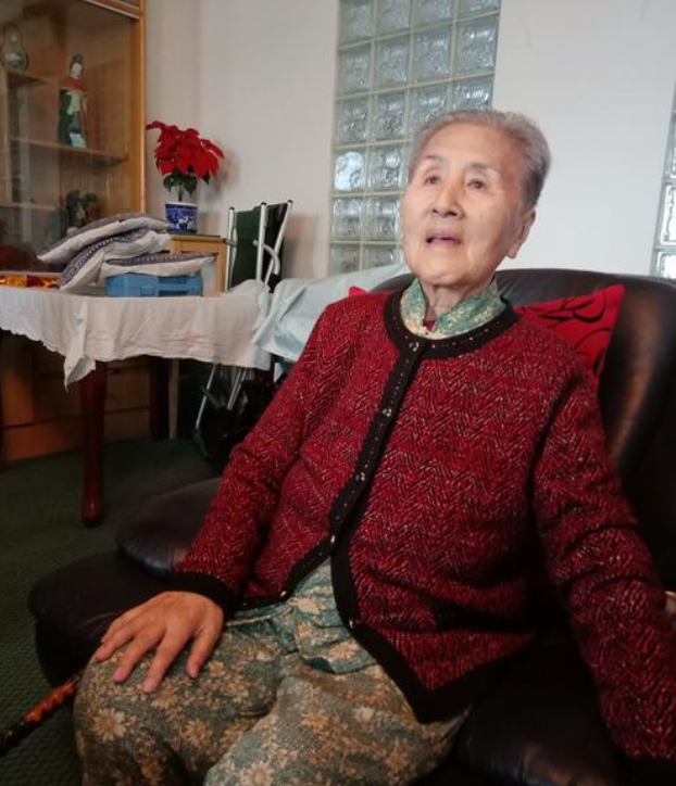 梁兴初将军一生有两任妻子,却都非常相似,第二任妻子如今91岁