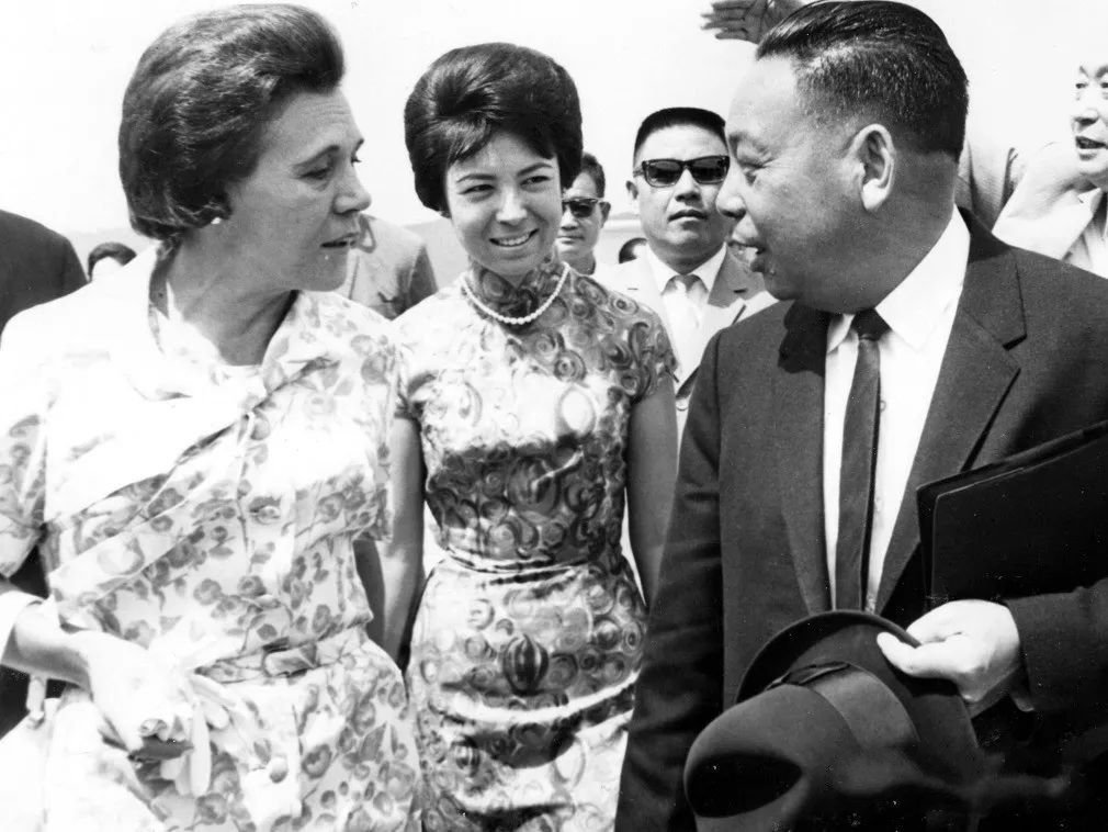 蒋经国在苏联娶妻生子,回国后,他又爱上一寡妇,并生下两个儿子