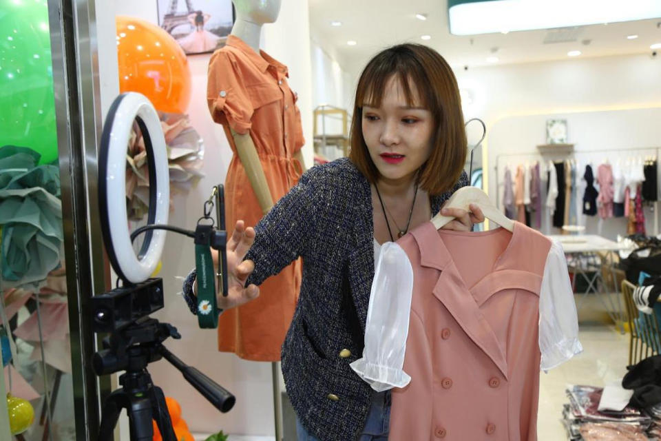 中国服装第一街杭州四季青现直播禁令 服饰批发市场何以决裂直播