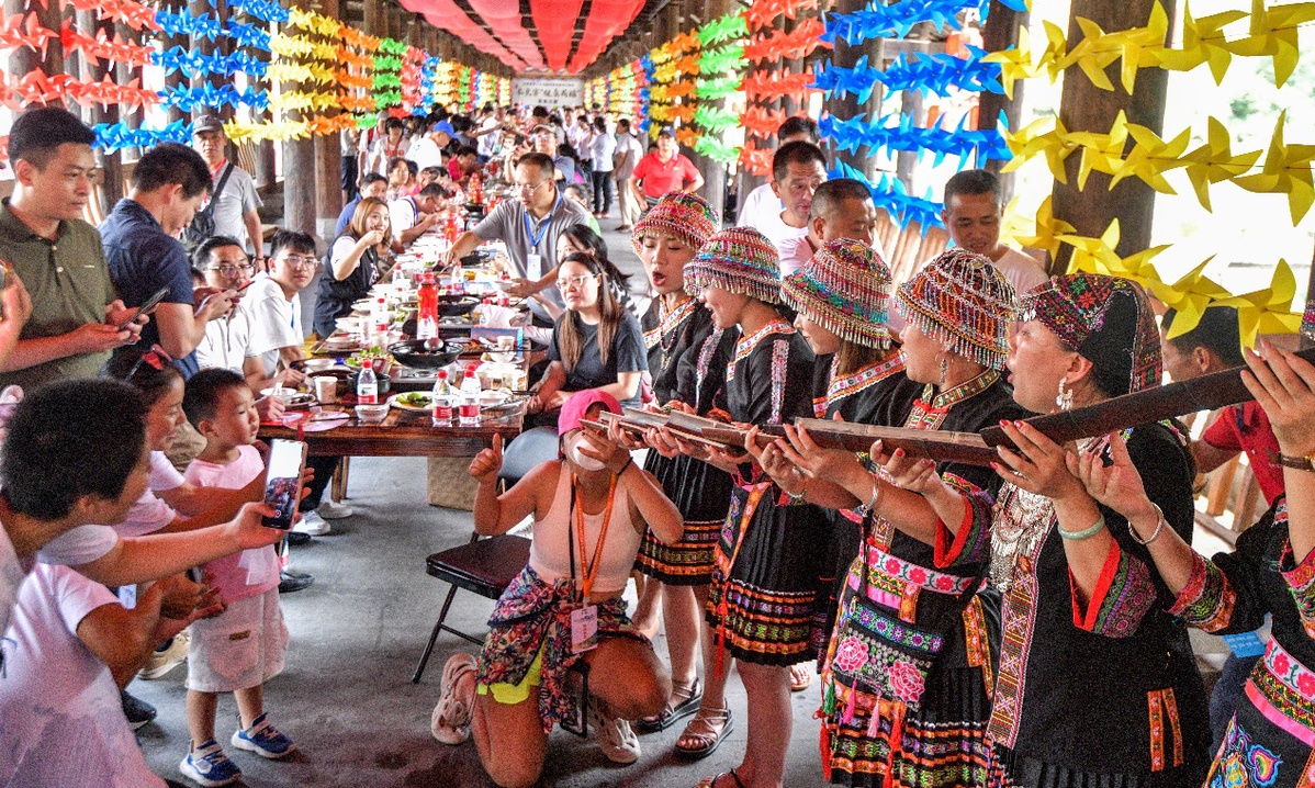 广西资源河灯节河灯万盏现奇观