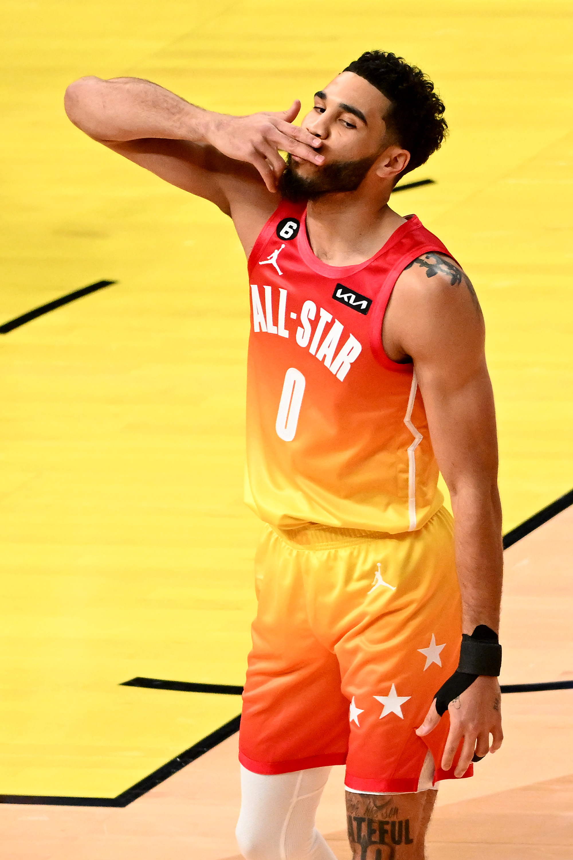 恭喜塔图姆当选全明星mvp!nba新星领军人物 下目标带领绿军夺冠