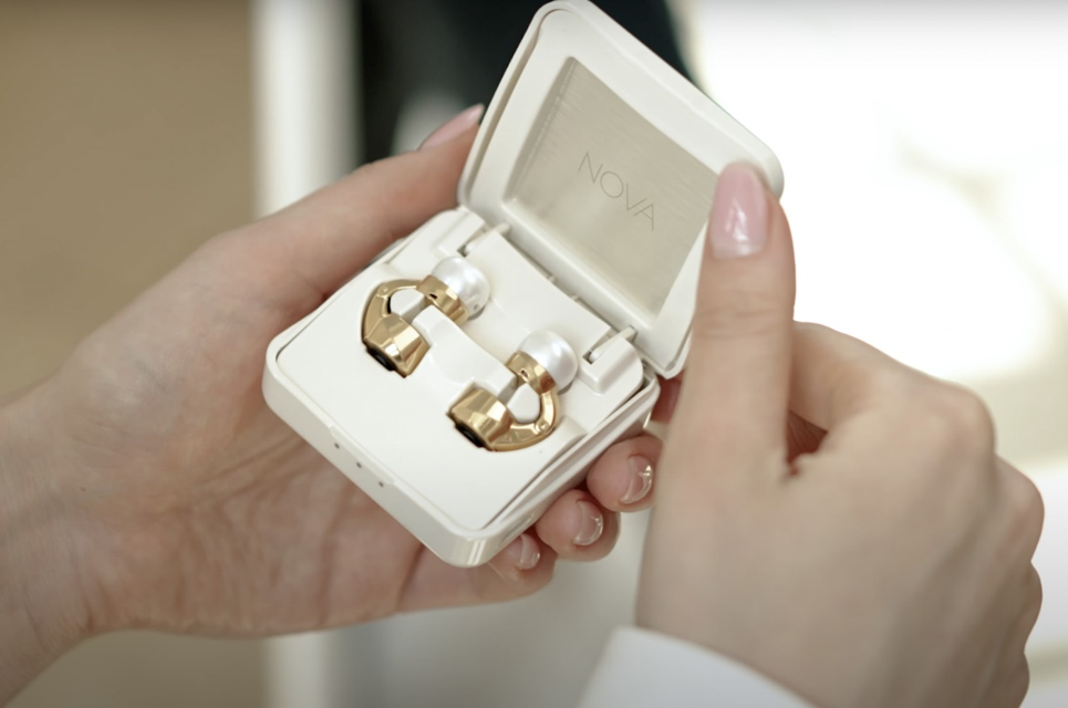当珠宝遇上科技 – nova智能耳环