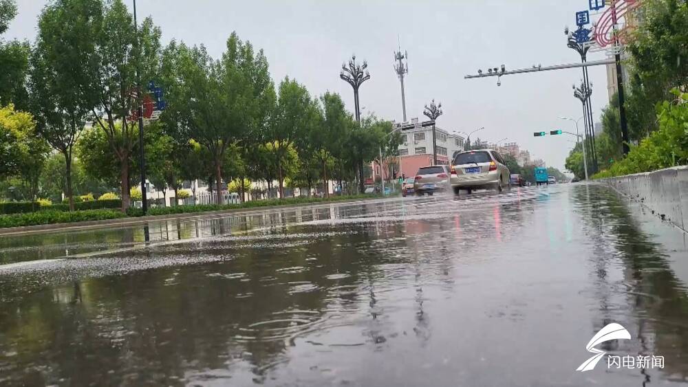 大雨转中雨图片