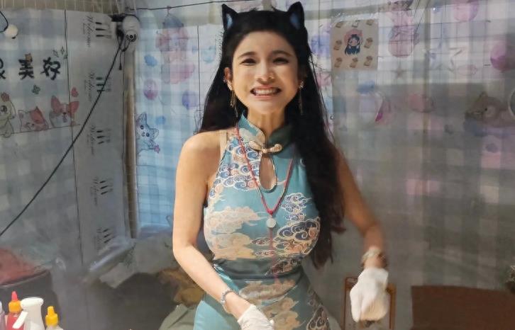曝狗头萝莉现身洛阳,擦边男性大玩双标,外网大尺度视频依旧疯传
