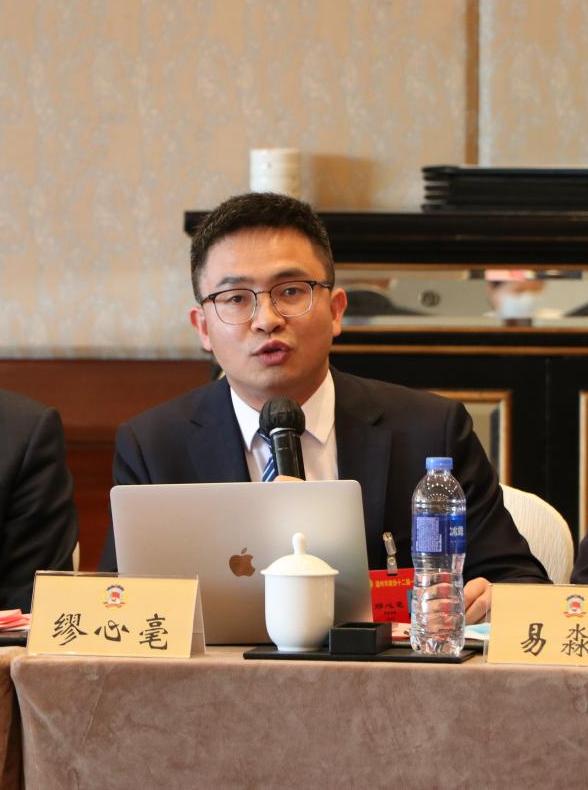 汪驰参加政协民革界别民建界别农工党界别联组讨论