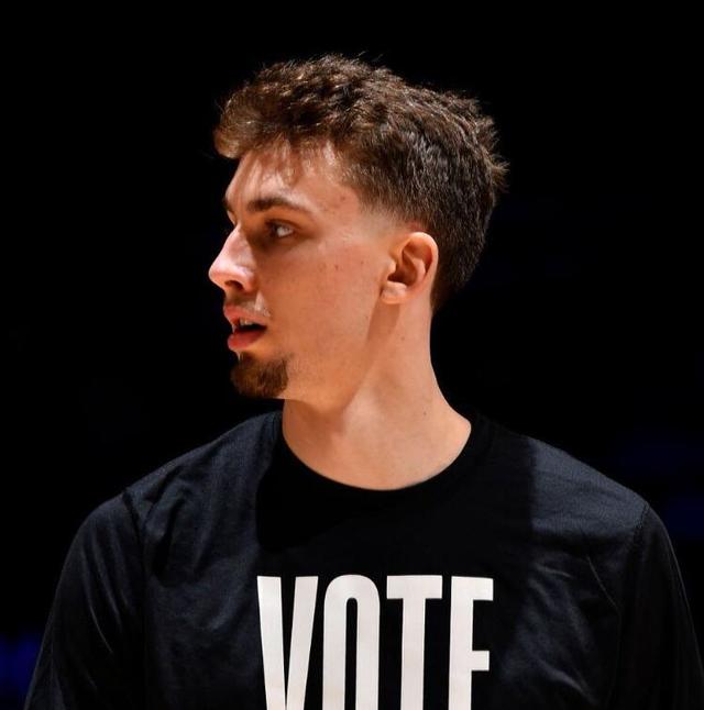 代班控卫,小瓦格纳过去3场场均26分6助攻命中率61%