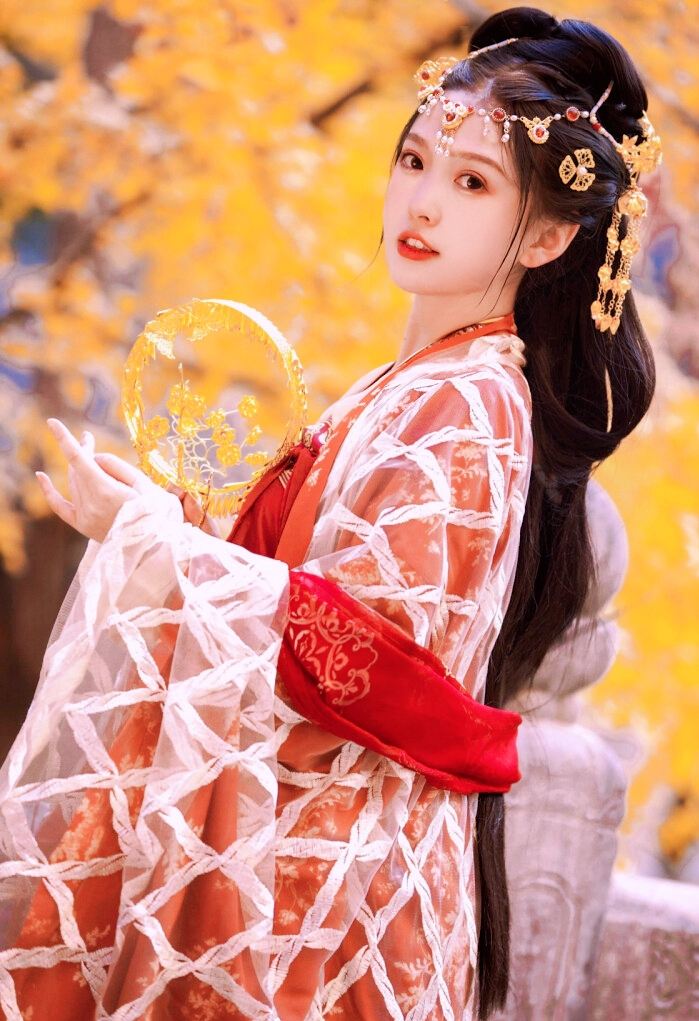 《女配她貌美如花》穿书后岑眠明悟了—谁还在乎才华?美就完事了