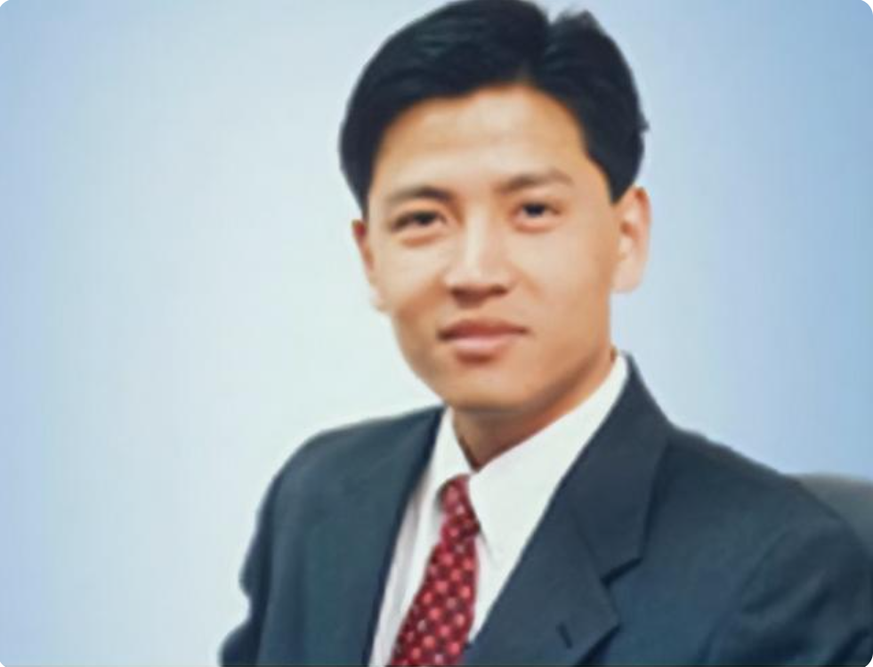 张志铭:中专毕业给国美创始人黄光裕开车,却凭出众颜值迎娶娇妻