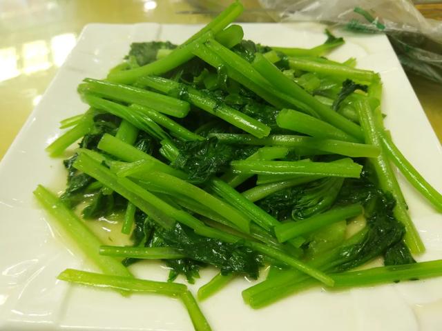 河西走廊美食记:沙洲市场的敦煌桃,大叶菜与胡辣羊蹄