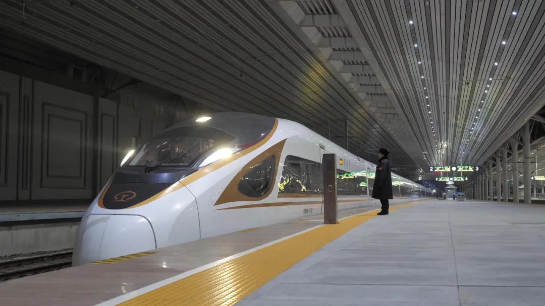 【快看】刚刚!丹东站首次夜间开行进京高铁