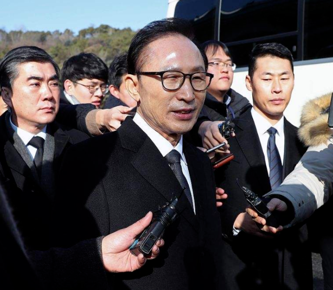 孤胆英雄文在寅,想凭一己之力对抗财阀,韩国命运能被他改写吗?