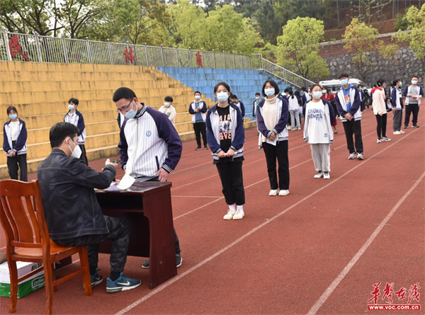 邵阳市第十一中学:核酸采集进校园,守护校园筑防线