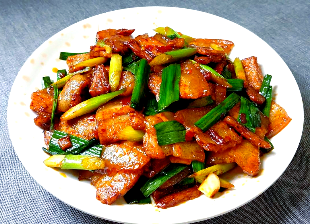 简单易上手,蒜苗回锅肉让你食欲满满