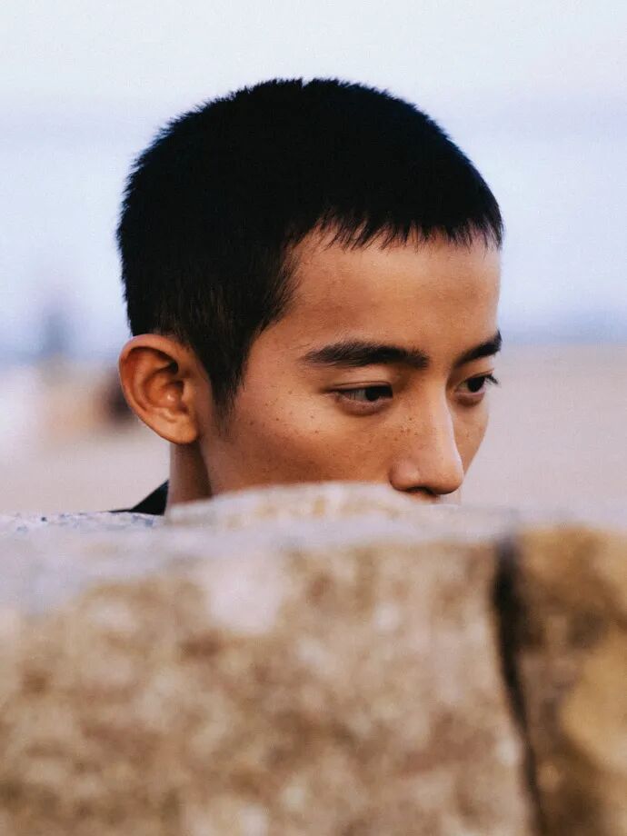 易烊千玺提名金鸡奖最佳男主角,大学室友周政杰凭作品《老枪》提名