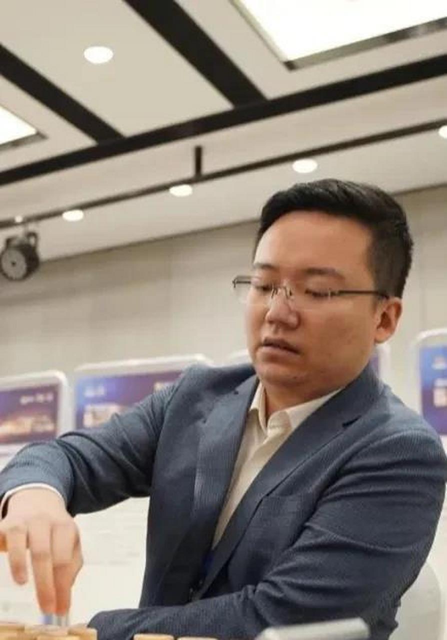 2023亚运会个人赛开战,六脉神剑赵鑫鑫稳操胜券,蜀山少侠郑惟桐能否