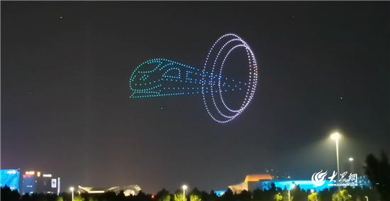 海报组图|人山人海!500架无人机,今晚的淄博最懂浪漫!