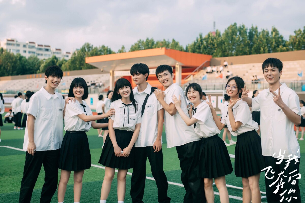 竹已小说改编《偷偷藏不住》评价两极,《当我飞奔向你》好评如潮