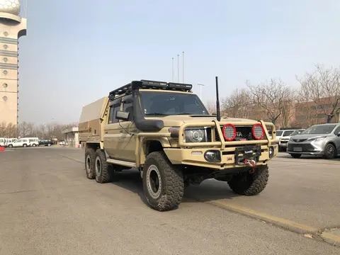在国内罕见至极的丰田兰德酷路泽lc79系列柴油d4d 4500 6x6越野房车