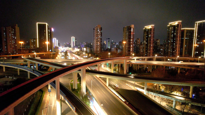 夜幕下的济南燕山立交桥灯光璀璨,美轮美奂