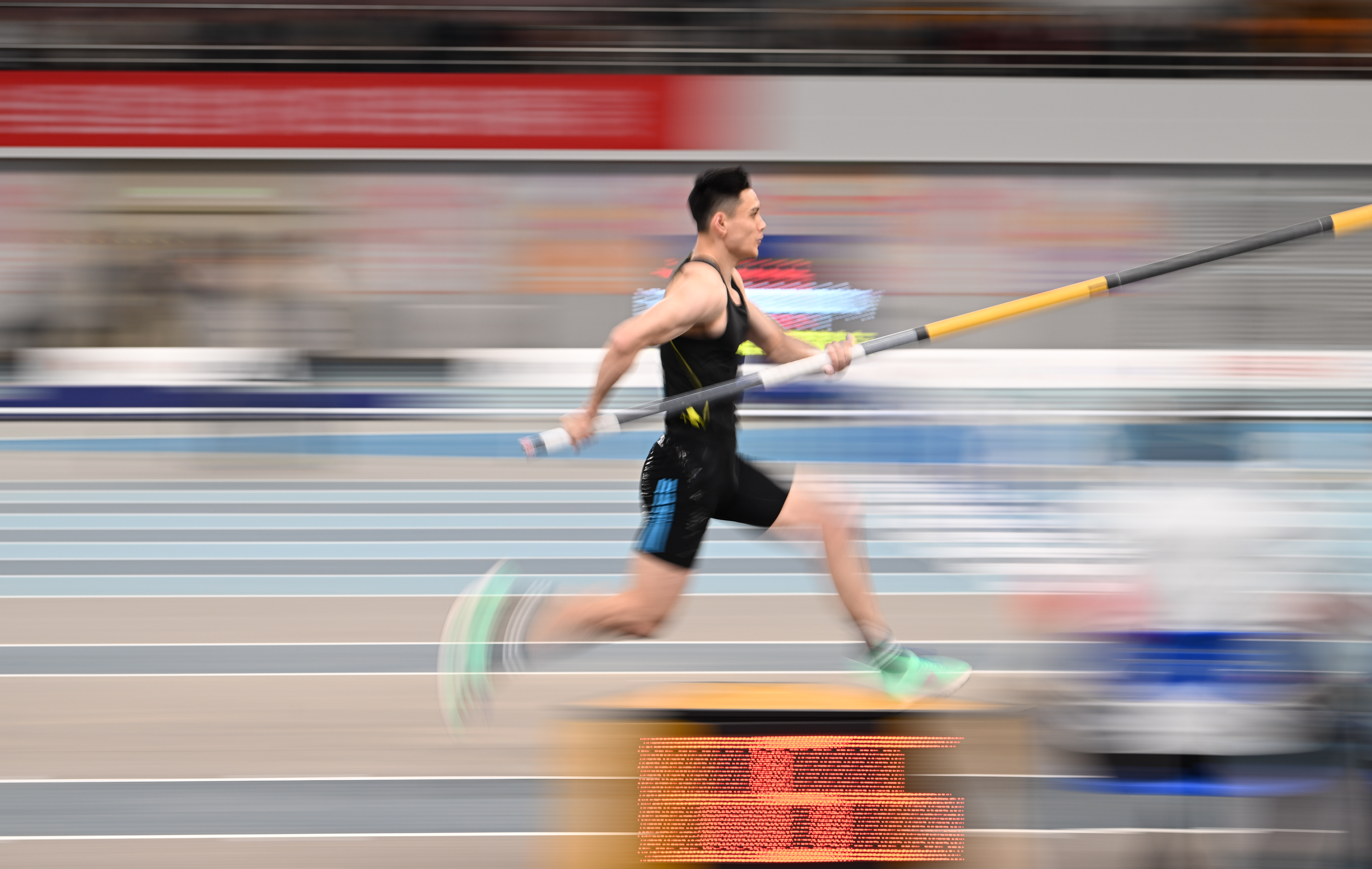 田径——全国室内锦标赛:男子撑竿跳高决赛赛况