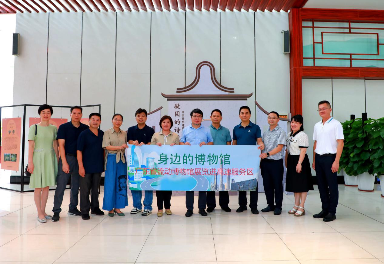 流动博物馆首次走进高速公路服务区