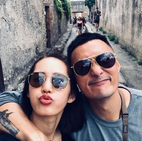 周杰伦余文乐相约打网球,41岁余文乐胡子拉碴,模样沧桑认不出