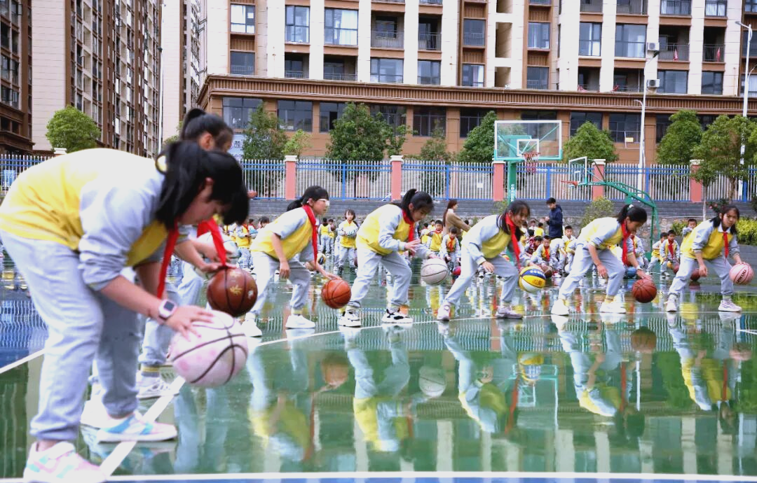 会泽县校园文化建设与翠屏小学的童心教育实践