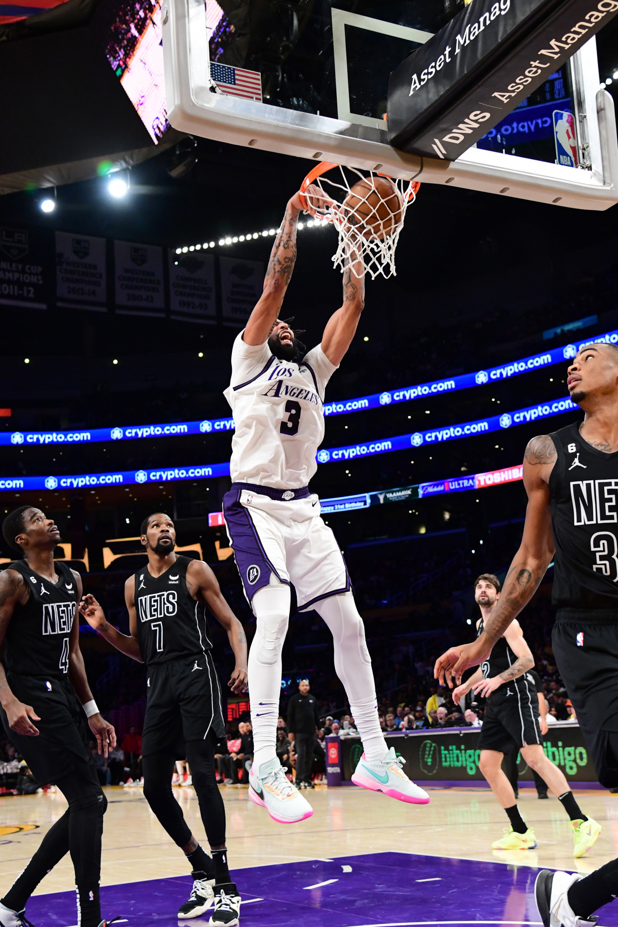 篮网送温暖湖人止连败 杜兰特遇两大冤家 哈姆终于让浓眉打爽了