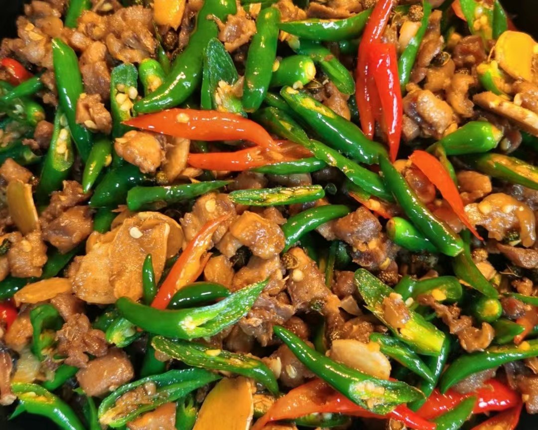 麻辣鲜香的尖椒鸡