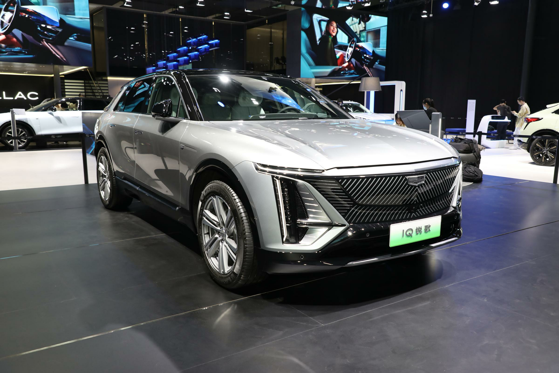 凯迪拉克在广州车展上发布了新能源suv iq锐歌的新版本