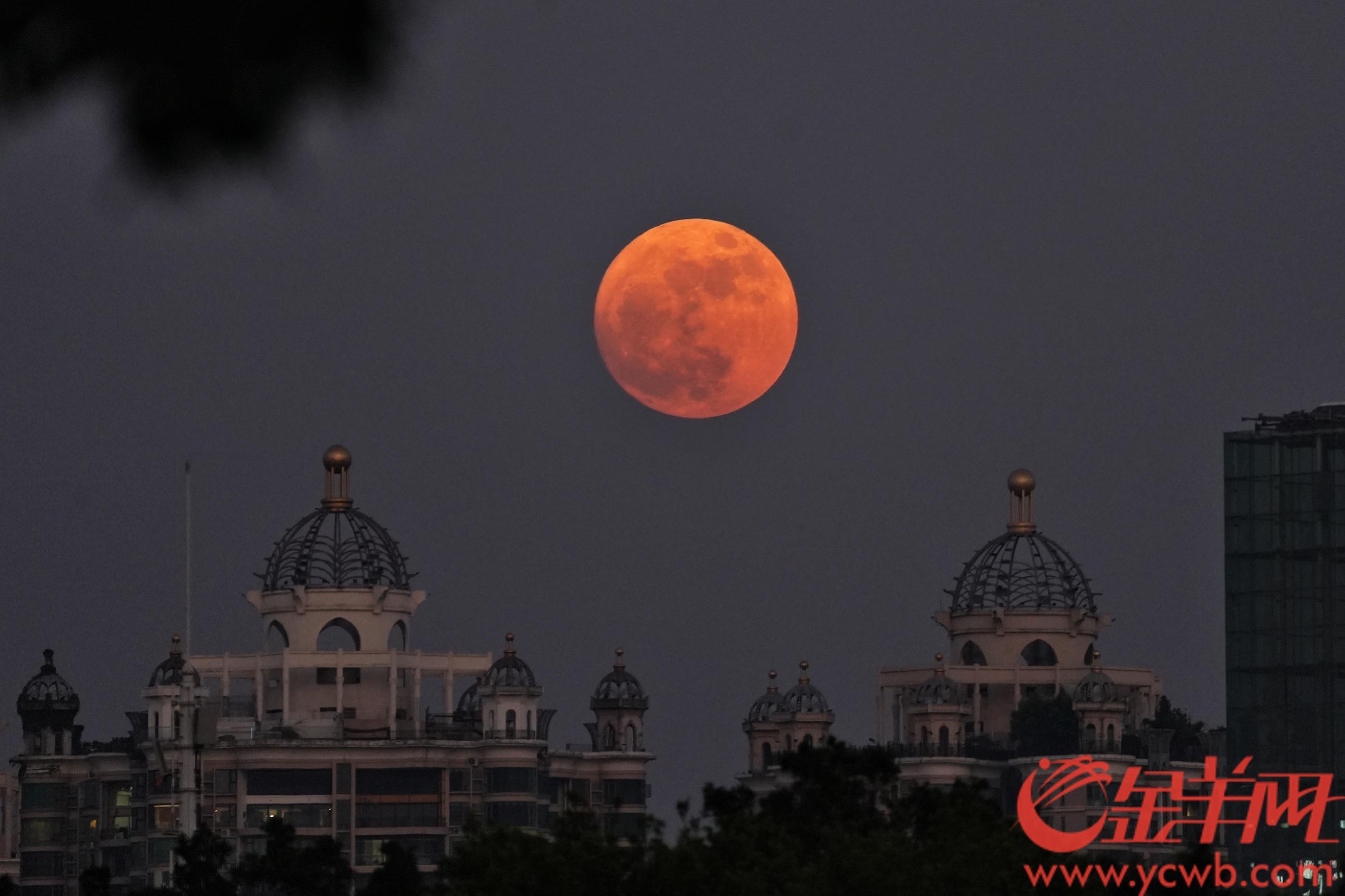 超级月亮7月13日晚虽迟但到,广州市民从天亮追到天黑