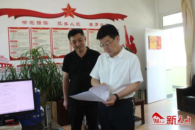 毛更生调研秦州区中梁镇机关建设工作