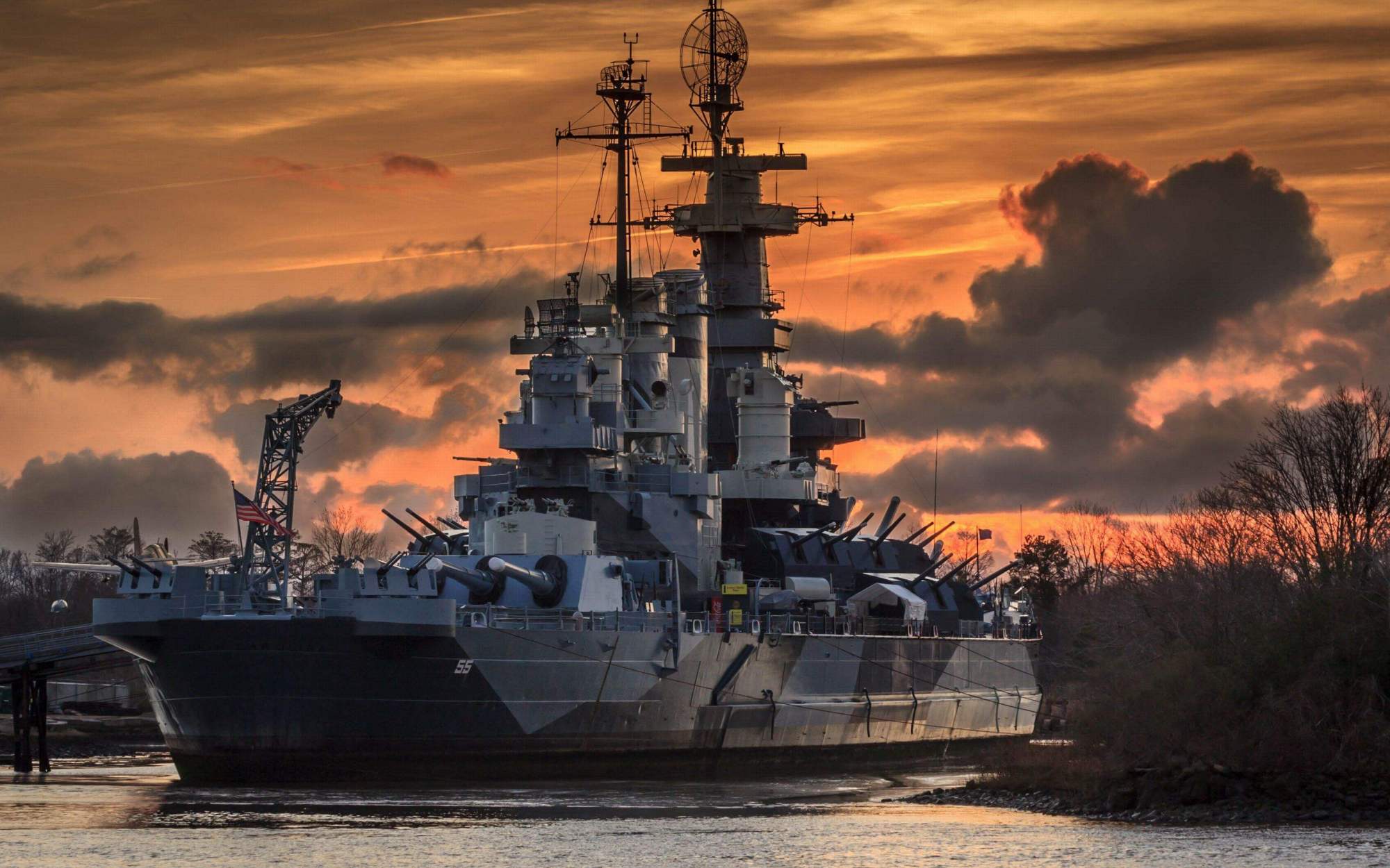 战列舰主炮威力有多大?与炮兵对轰,11发炮弹将对面轰稀碎