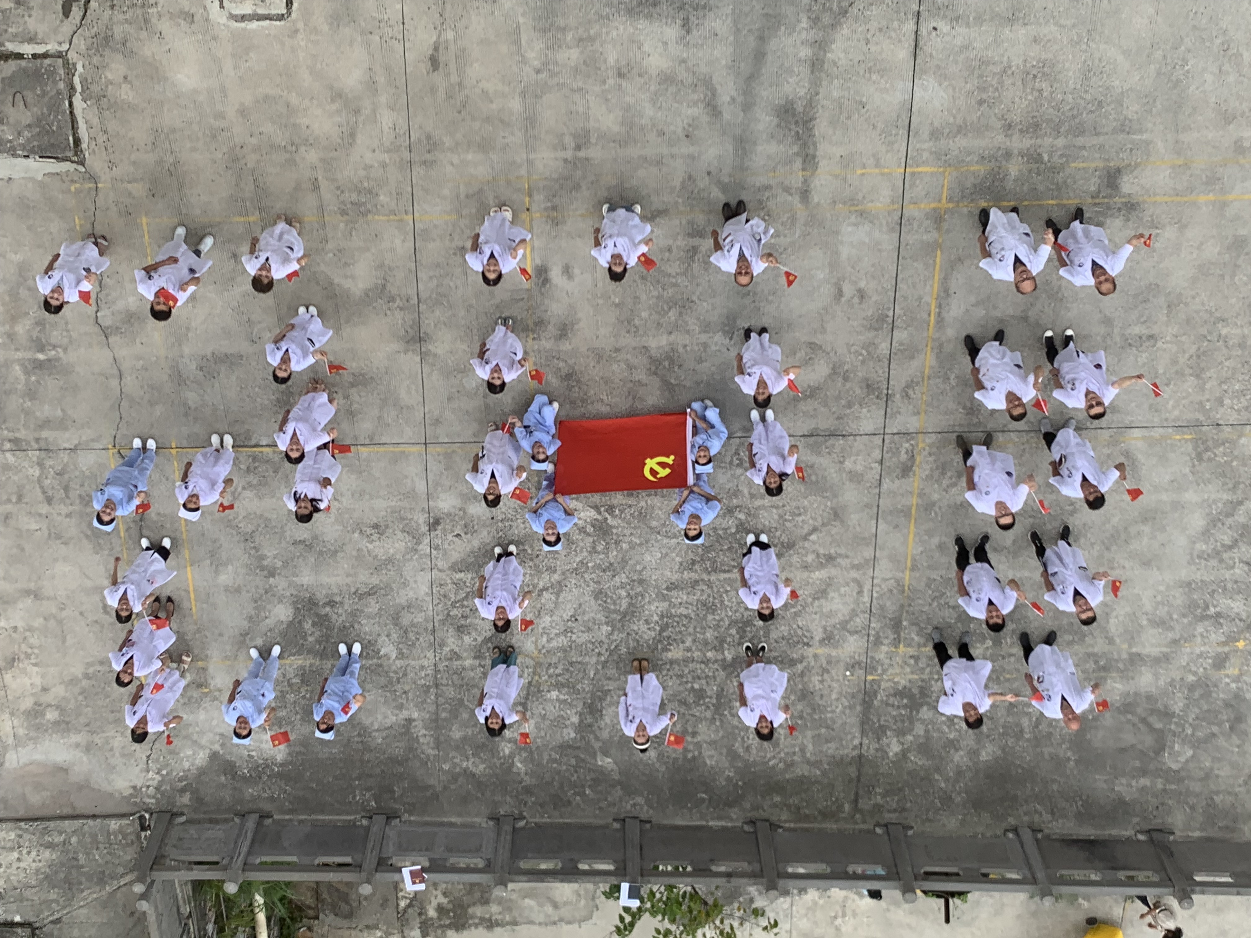 惠水县中医医院:一面旗帜映初心,一颗医心永向党