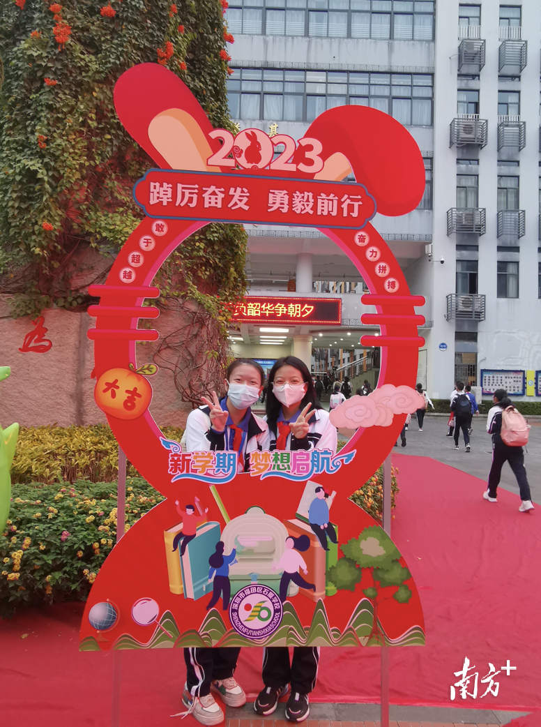 垒石为厦蔚起巍峨,石厦学校中学部奋发"兔"强迎开学