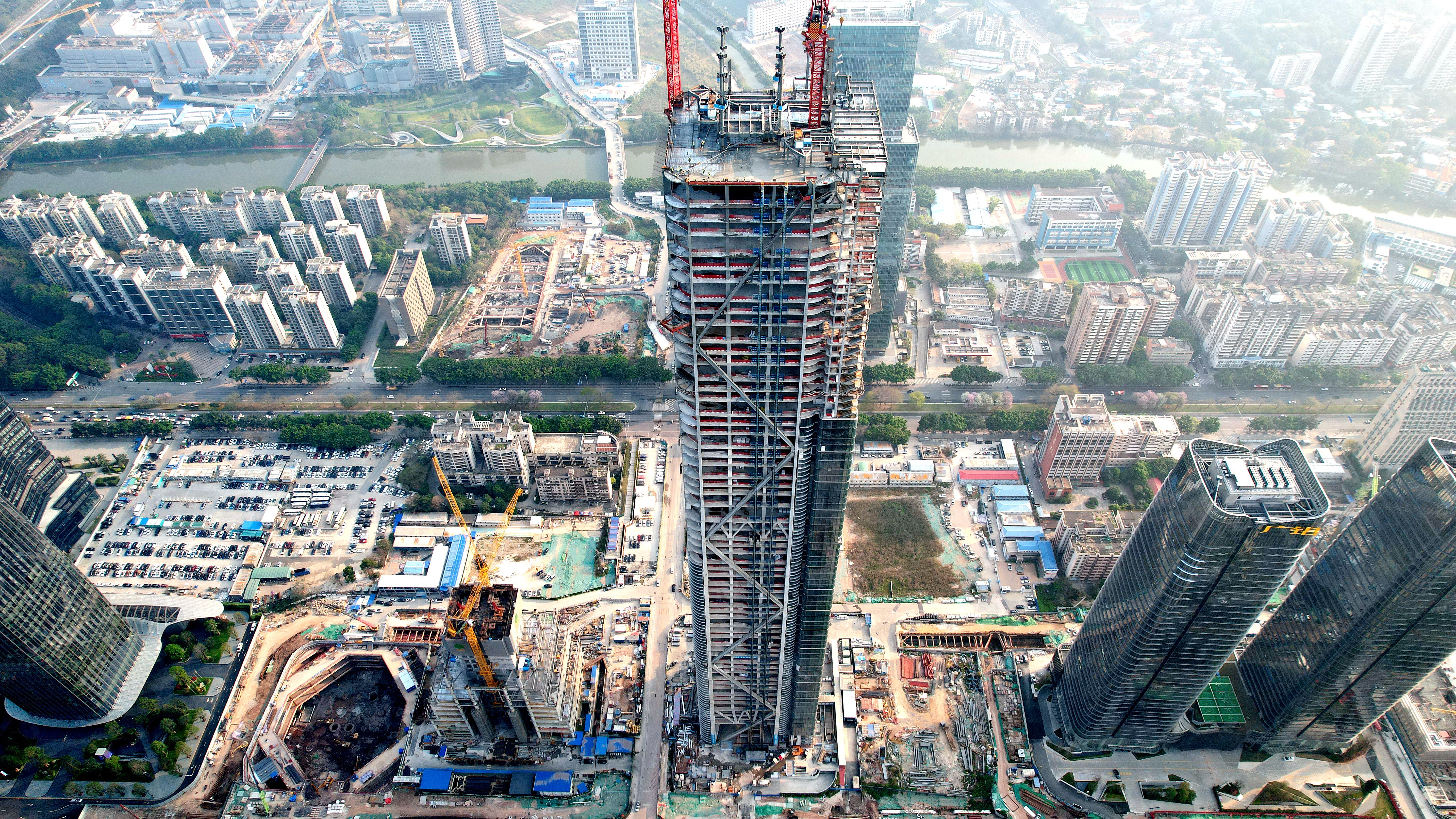 全国在建最高纯钢结构超高层项目主体结构封顶