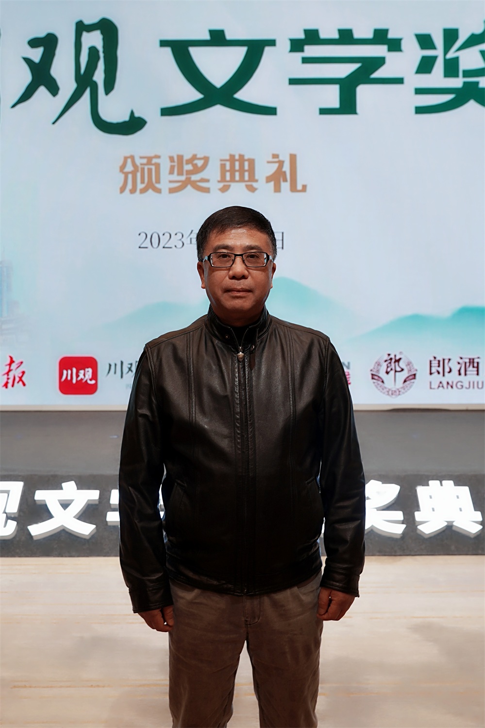 聚焦川观文学奖③|重庆作家吴向阳获颁散文奖