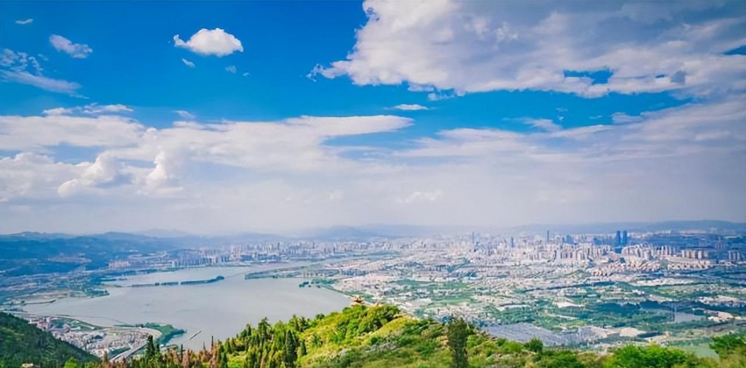 作者从成都移居到云南玉溪,感受到两座城市的不同之处