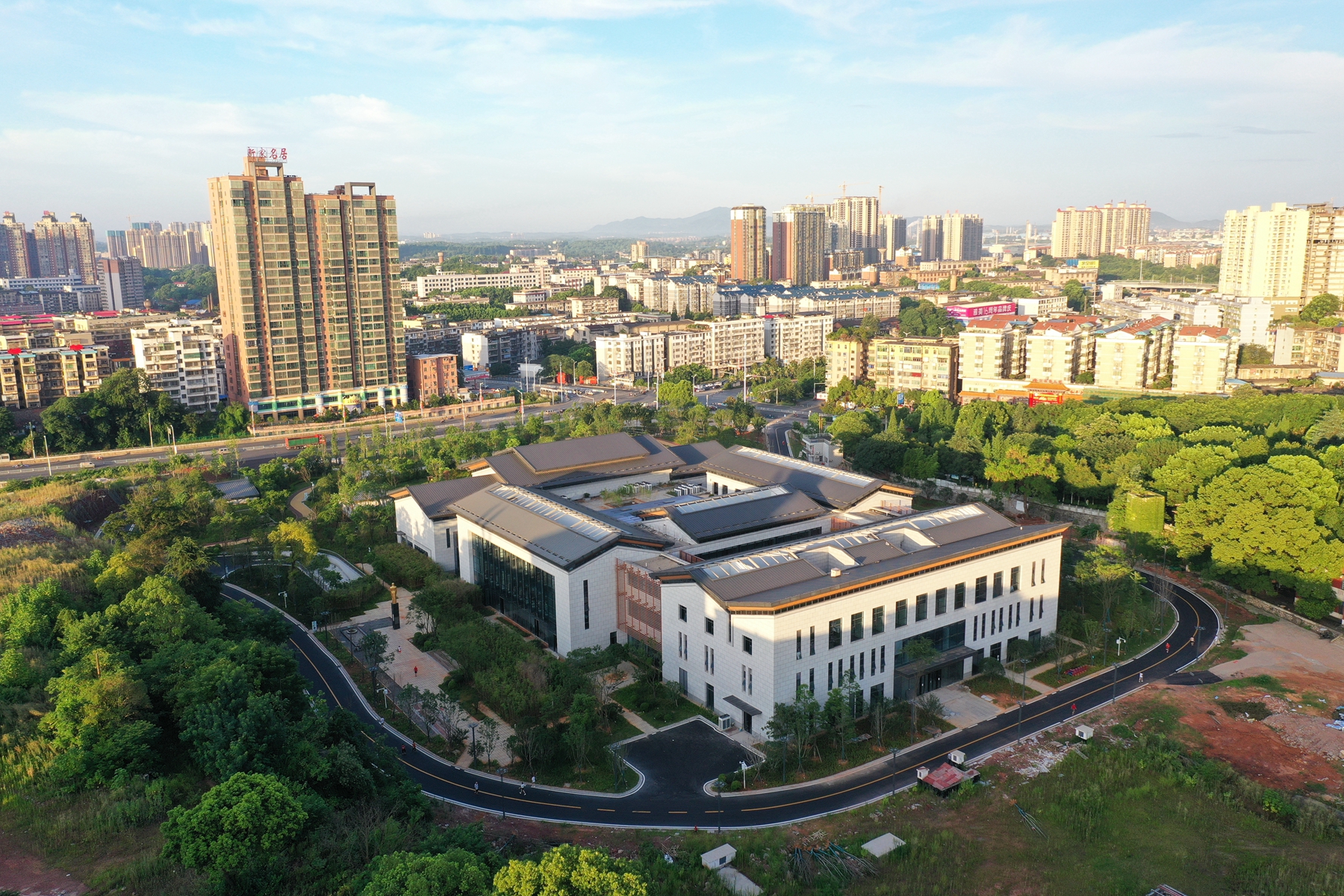 航拍总投资6亿的衡阳市新图书馆,装修及绿化已经完工