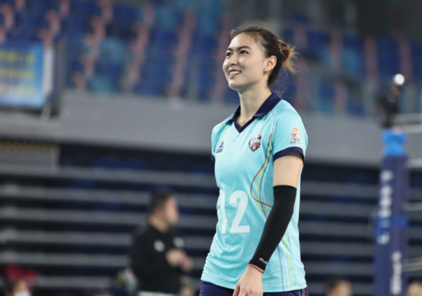 女排美女接应秀生活照!被期待请教殷娜,立足国家队需提升一传