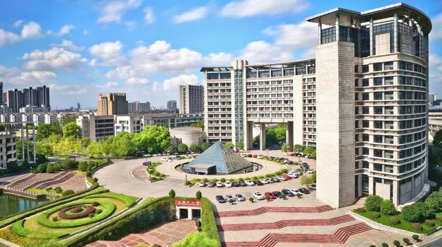 解码中英合作办学|两大保障让你从大一开始就与同龄人拉开差距