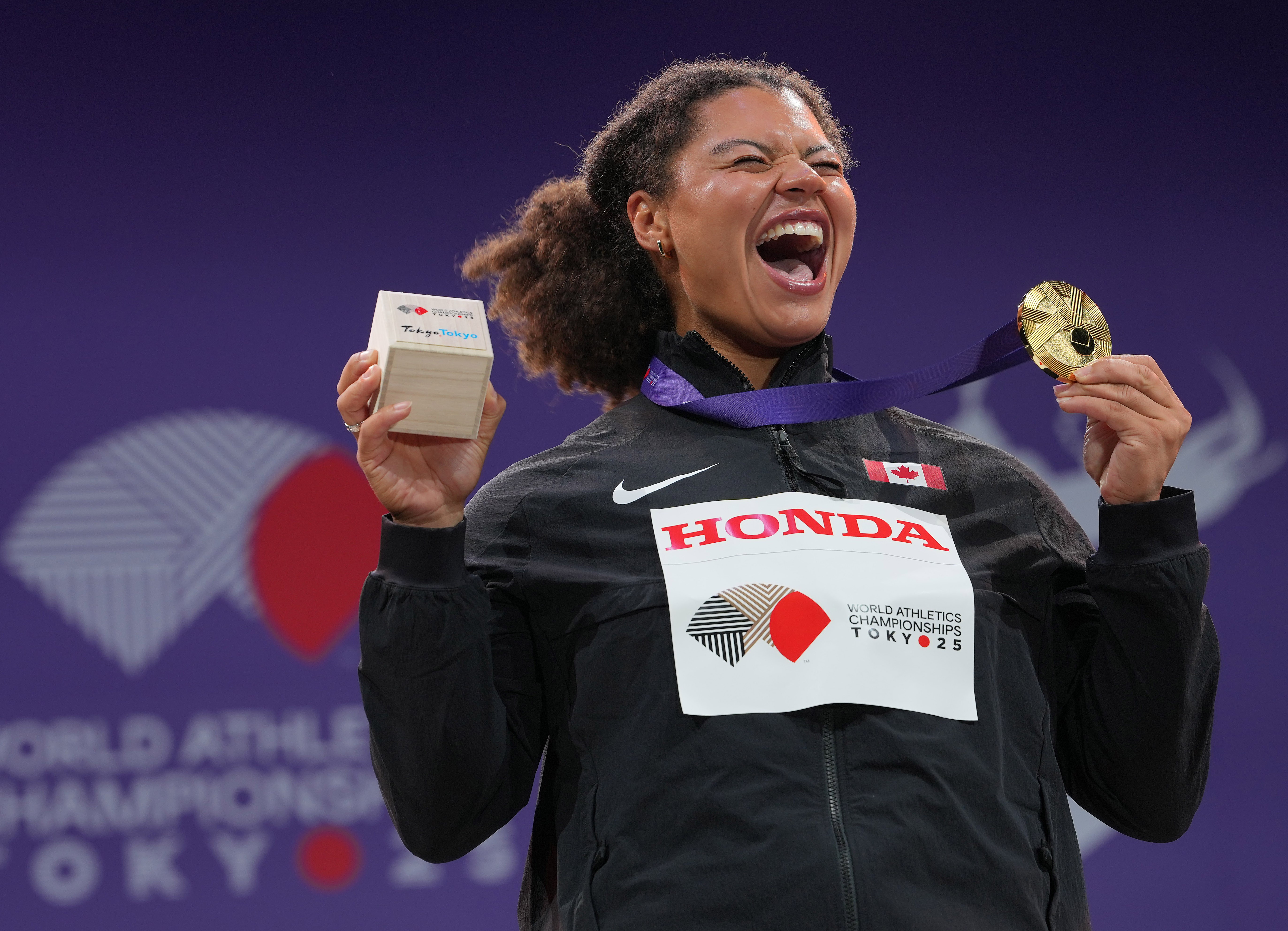 女子链球颁奖仪式