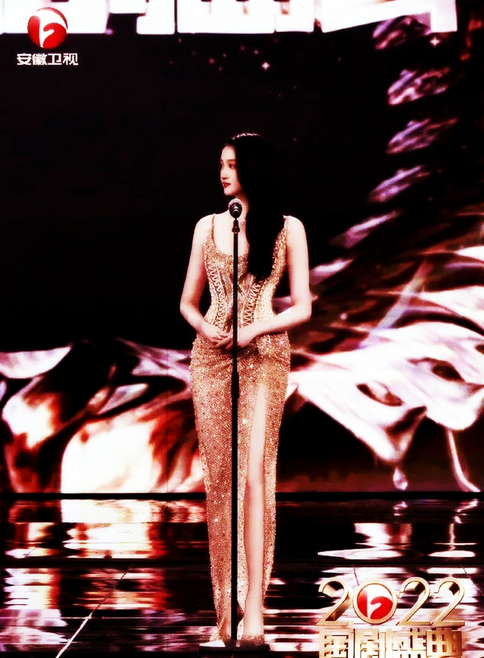 关晓彤的腰带我真的懂了,他有美人鱼的眼光,怪不得贾玲说可以靠在他