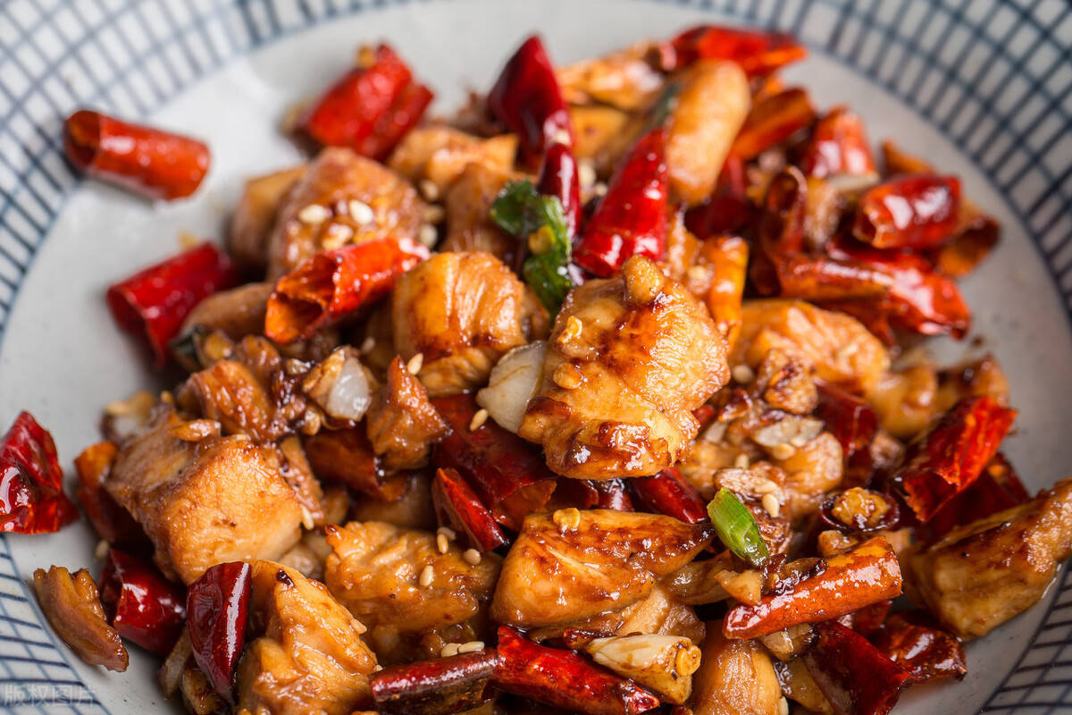辣椒炒鸡丁,香辣可口的美食,你会做吗