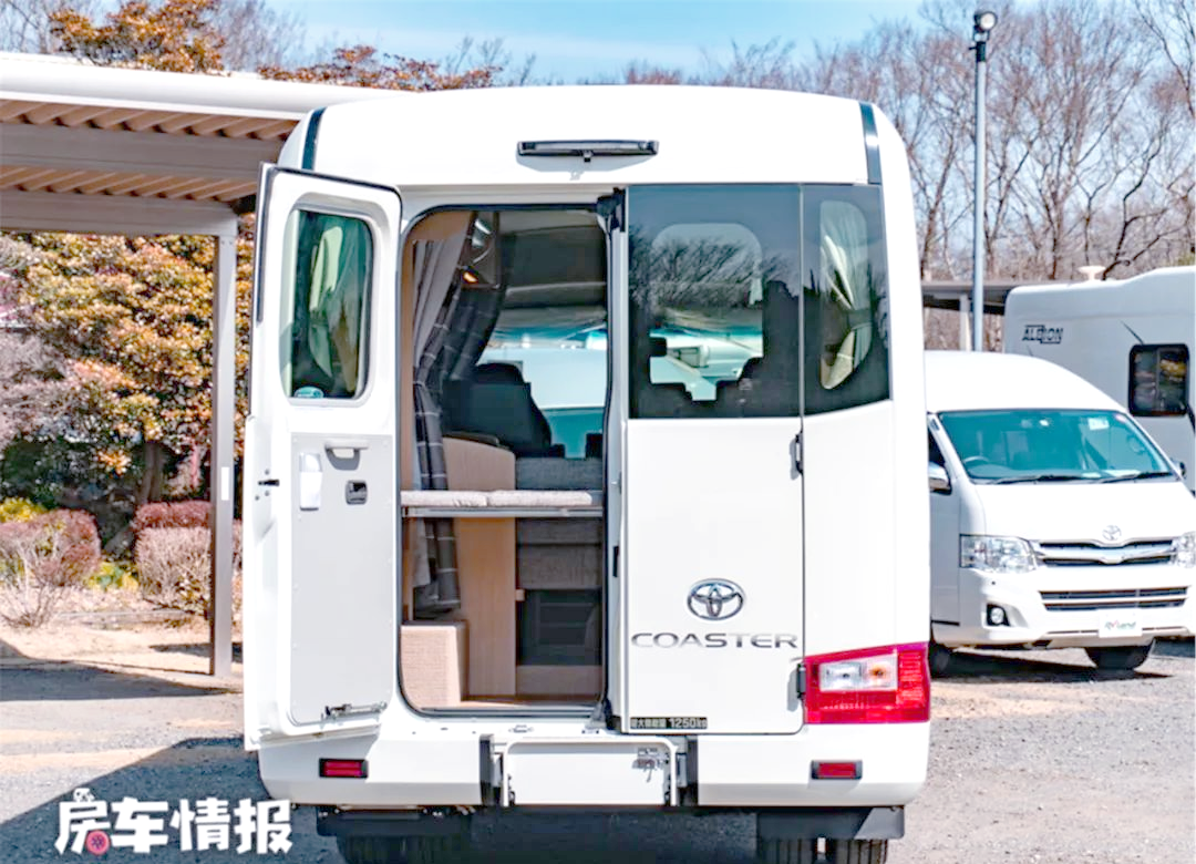 丰田考斯特land saloon中巴房车:动力强劲,空间宽敞,设计独特