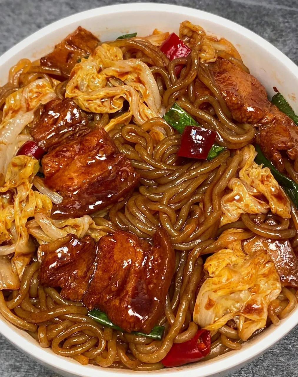 破防了,这个白菜猪肉炖粉条真的巨好吃!每次做都炫不停!香而不腻!粉条
